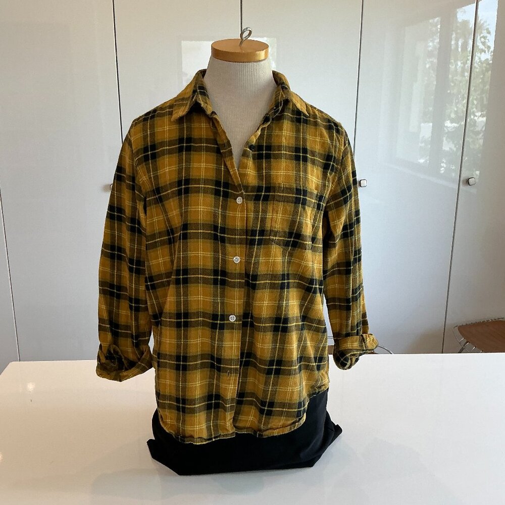 6397, Flannel Button Down Shirt, Size M